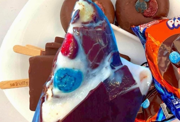 Paletas Artesanales de Colores con Cobertura de Chocolate