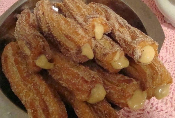Churros Rellenos con Dulce de Leche y Azúcar Canela