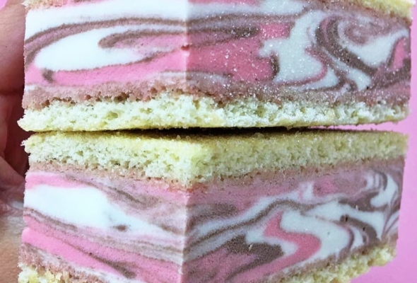 Sándwich Helado Marmoleado de Fresa, Vainilla y Chocolate