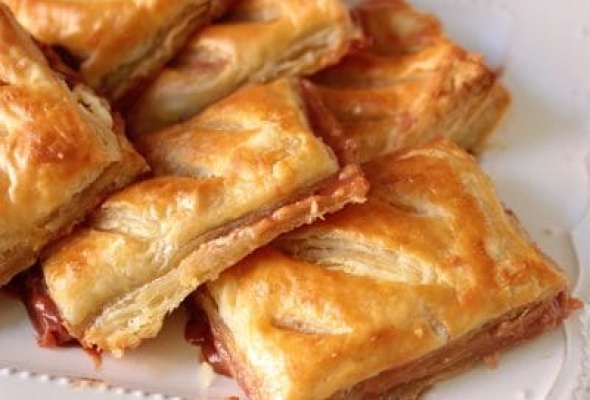 Pastelitos de Hojaldre Rellenos de guayaba, Delicia Crujiente y Dulce