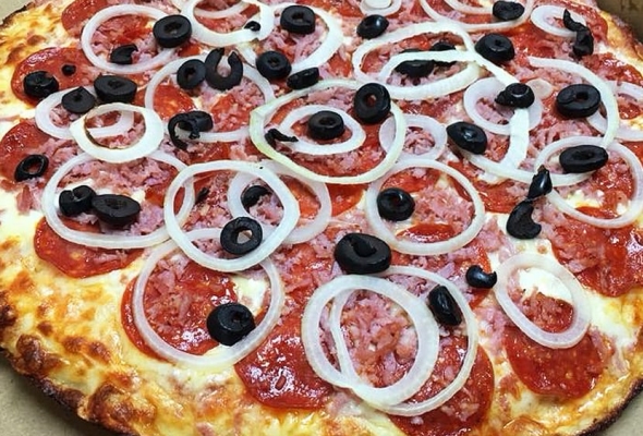 Pizza la completa, ¡Para cuando quieres una pizza que lo tiene TODO! 🍕🎆