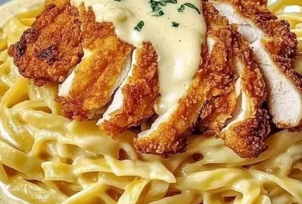 Pasta a la carbonara, ¡Un abrazo de sabores italianos en cada tenedor! �🍝✨
