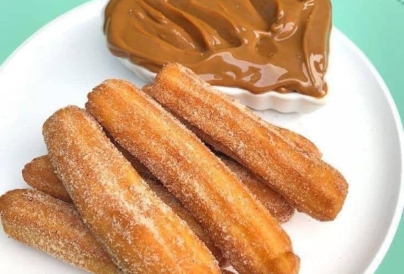 Churros Calientitos con Dulce de Leche y Azúcar Canela