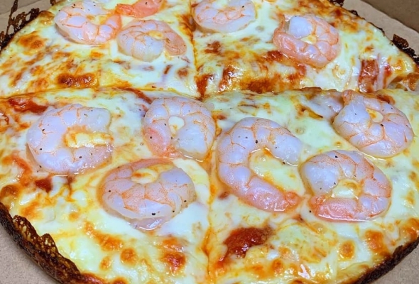 Pizza de Camarones, ¡Un viaje al mar en cada porción! �🍤🍕✨