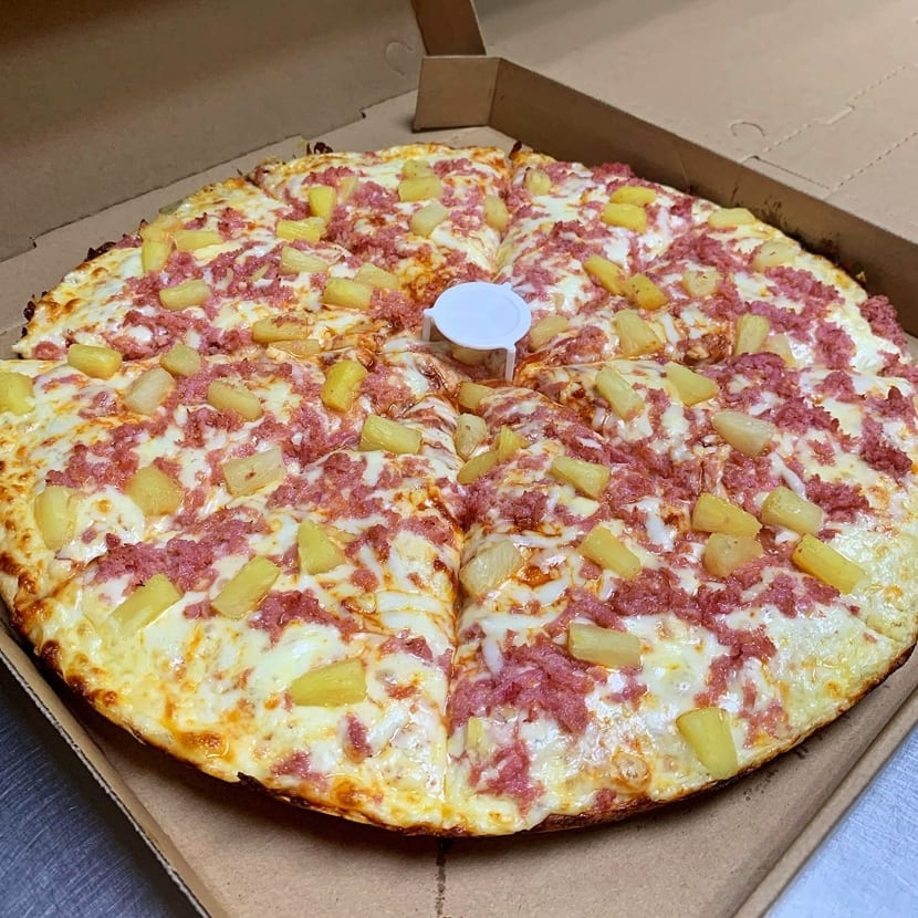 Pizza hawaiana, ¡Una explosión de alegría en cada bocado! 🍍🍕✨